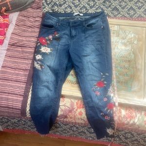 Embroidered Sandpiper capri jeans